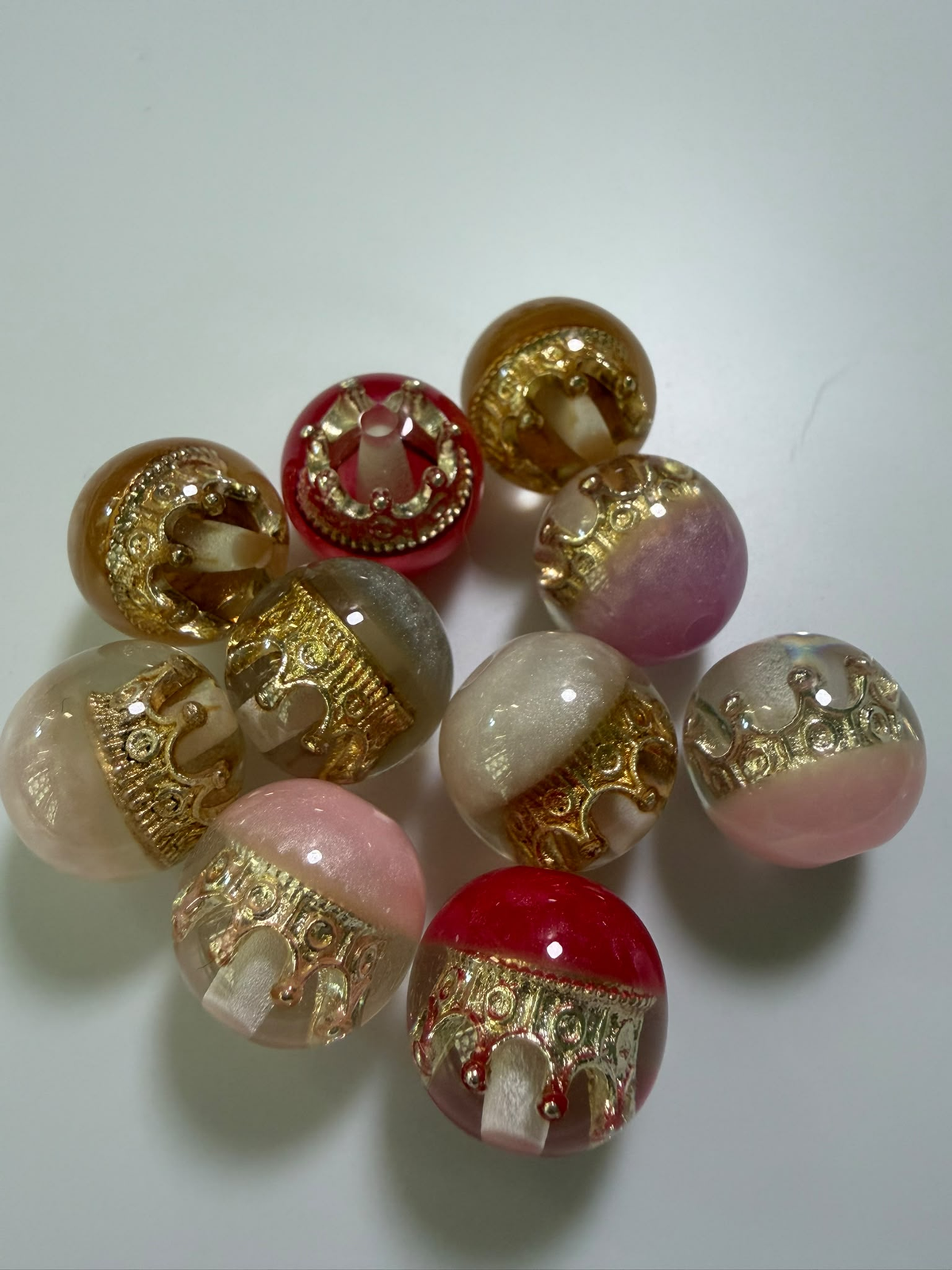 16MM Resin Beads with Crown Inside (10 PCS)